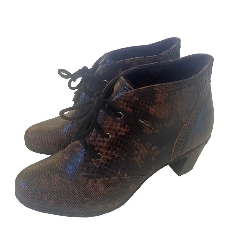 Rockport Cob Hill Collection Rashel Chukka Floral Lace Up Heeled Boots in 7M